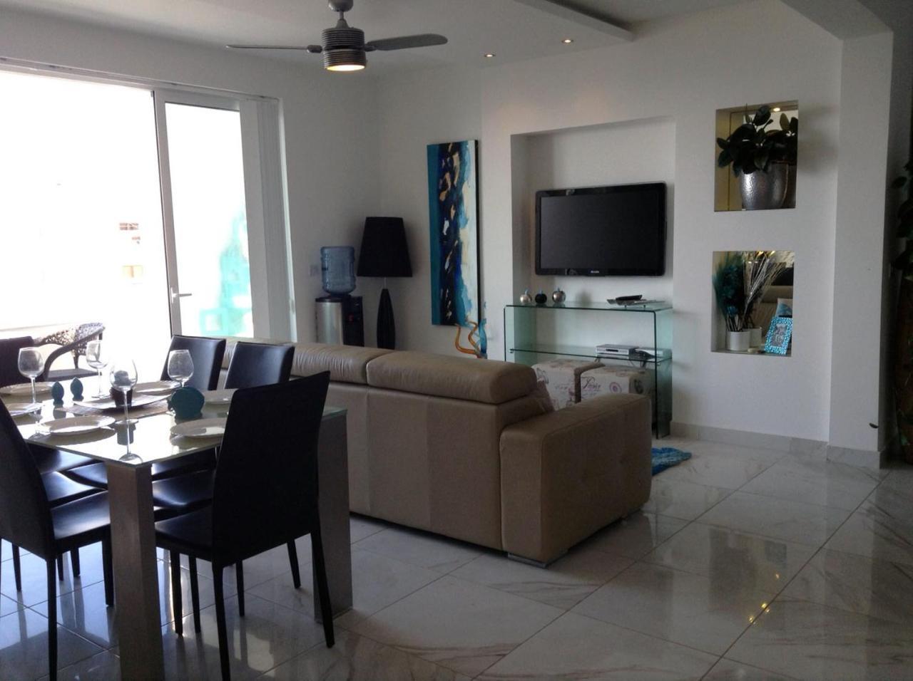 Seafront Apartment With Pool Сейнт Полс Бей Екстериор снимка