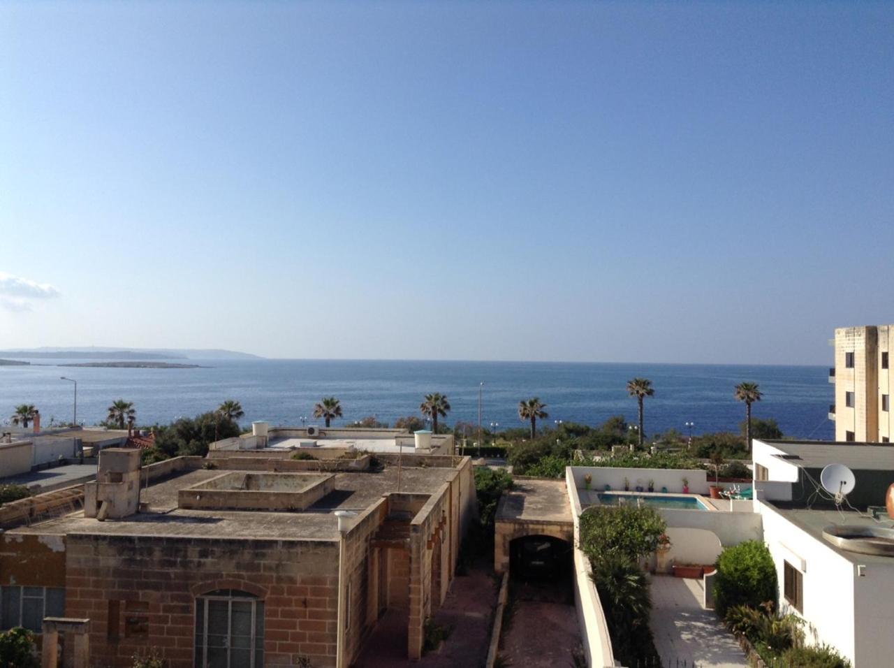 Seafront Apartment With Pool Сейнт Полс Бей Екстериор снимка