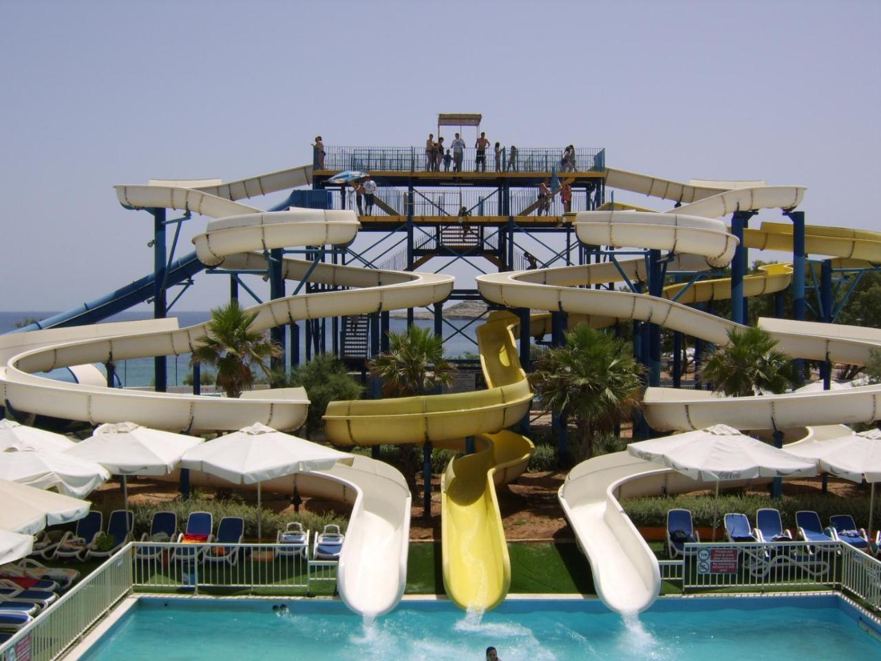 Seafront Apartment With Pool Сейнт Полс Бей Екстериор снимка