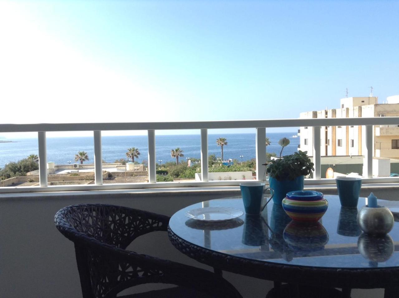 Seafront Apartment With Pool Сейнт Полс Бей Екстериор снимка