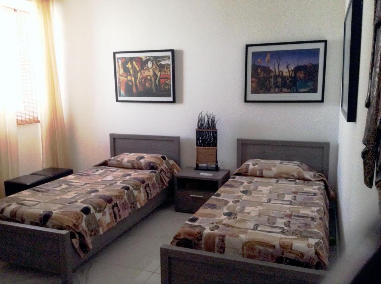 Seafront Apartment With Pool Сейнт Полс Бей Екстериор снимка