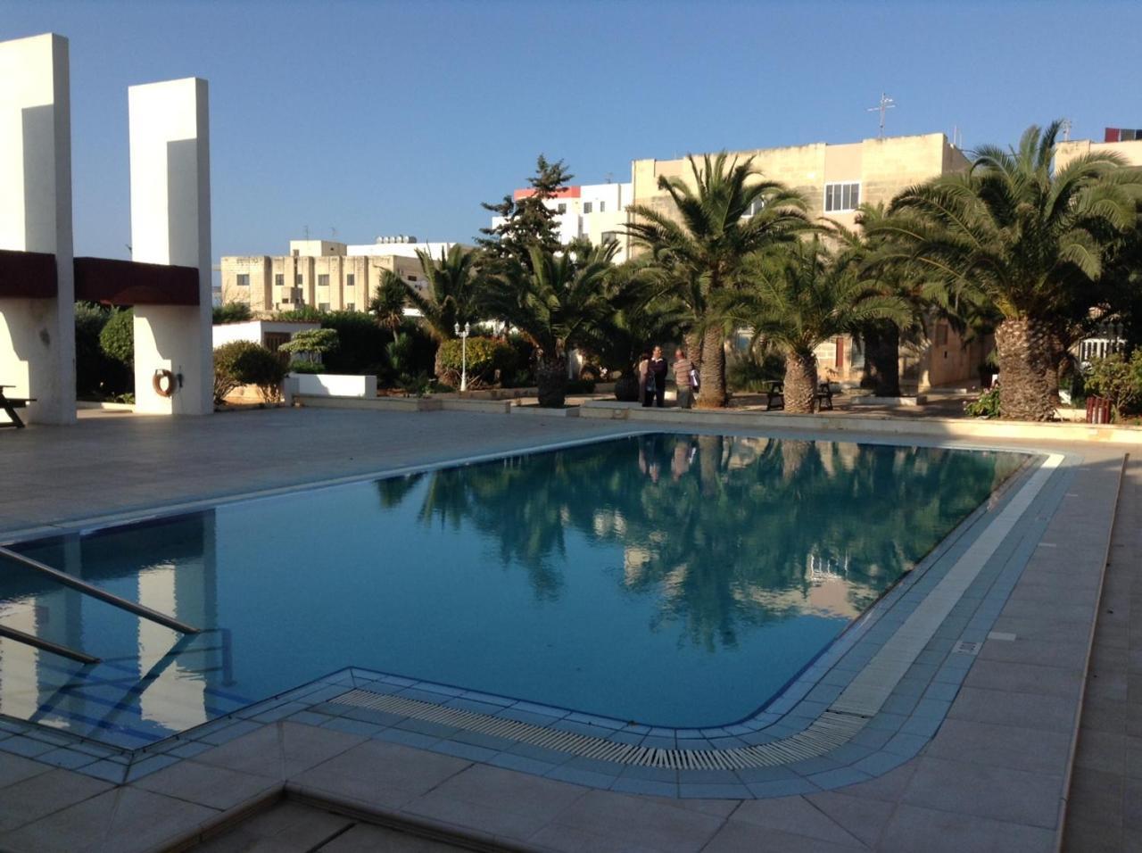 Seafront Apartment With Pool Сейнт Полс Бей Екстериор снимка